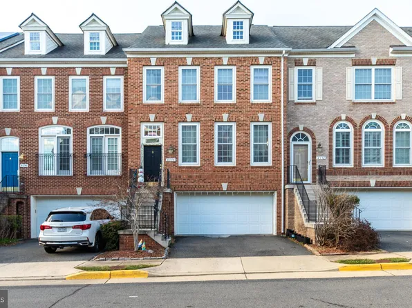 4594 Barringer Pl, Fairfax, VA 22030