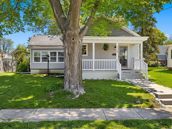 117 S High St, Washington, IL 61571