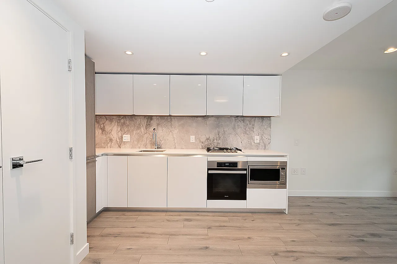 1107 Richards St #1104 photo 1