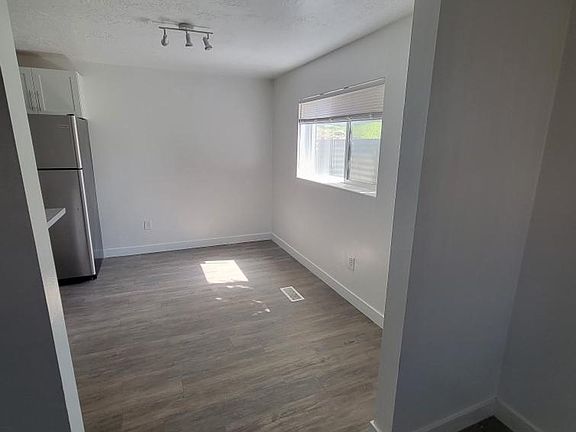 4th image of 25 N Orchard Dr #500