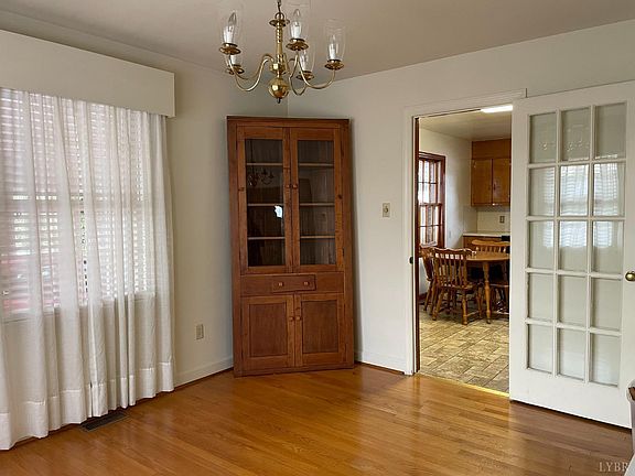 5th image of 306 Vaden Dr