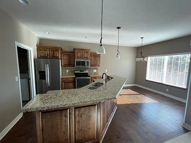 3715 S 202nd Ave — Photo 4