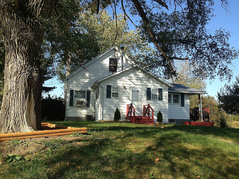 Front of home(driveway side