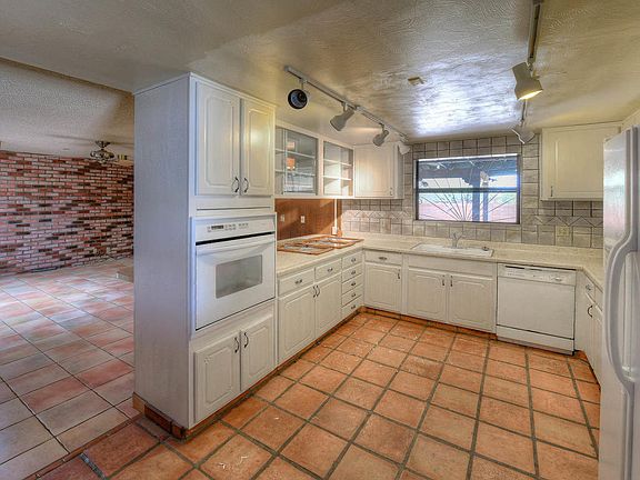 3rd image of 531 W Calle Concordia
