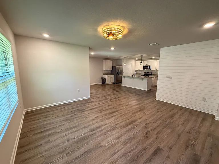 6352 Burrow Ln — Photo 7