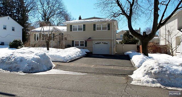 1st image of 151 Vivian Ave