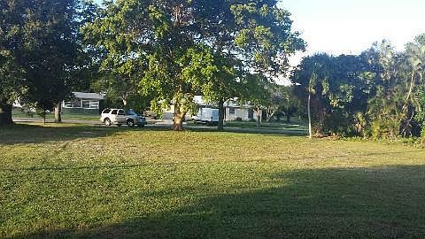 3rd image of 1600 39th St