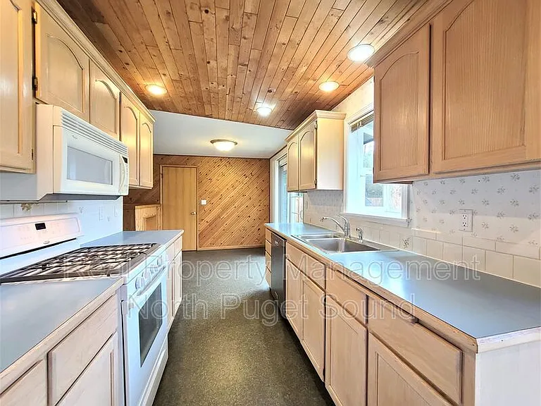 8002 W Glen Dr — Photo 11