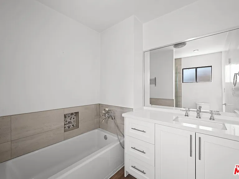 136 S Palm Dr #305 — Photo 15