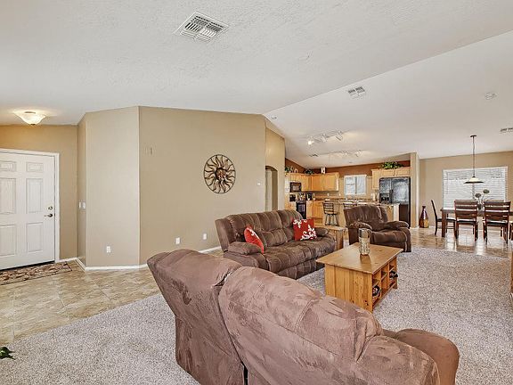 4th image of 1372 E Bradstock Way