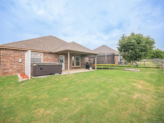 2nd image of 26425 Belvedere Dr