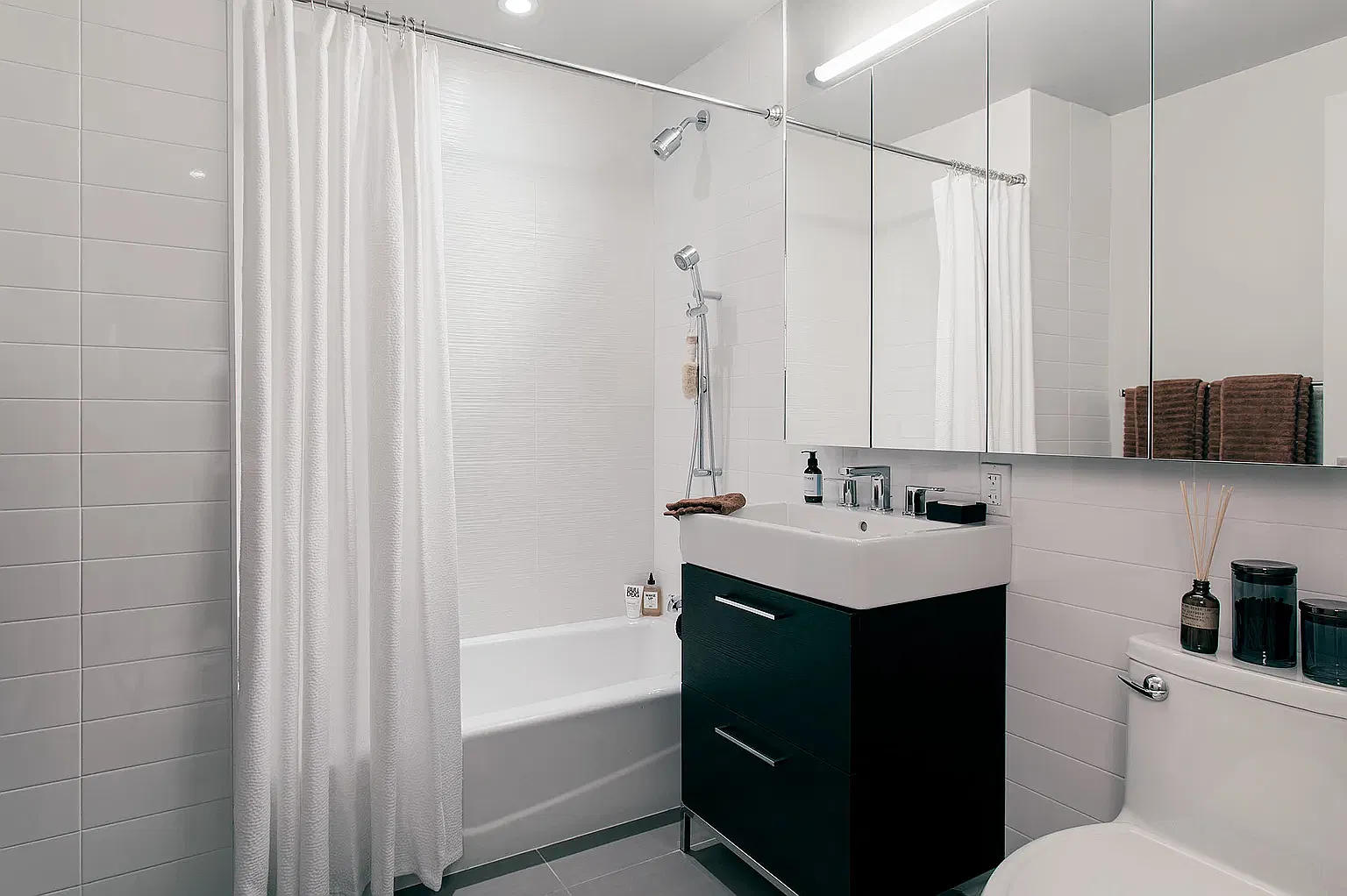 221 West 29th Street — Photo 1