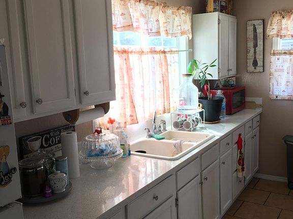 5th image of 429 Laurie Ln