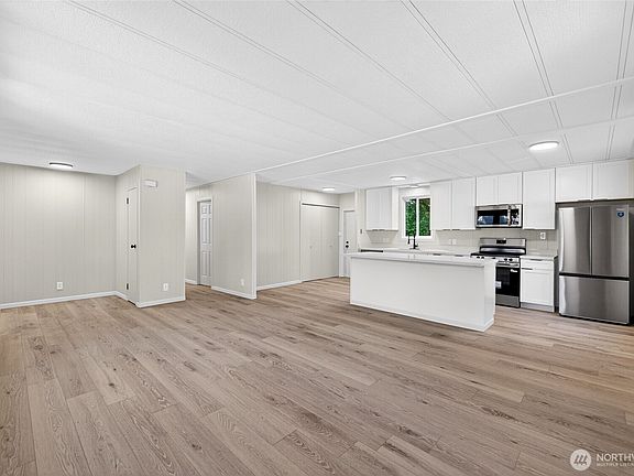 4th image of 9506 204th Avenue E