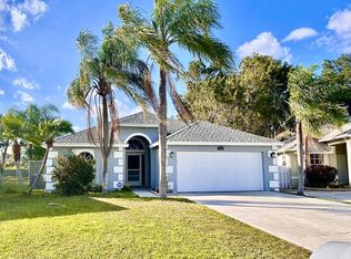 1552 Lake Breeze Dr, Wellington, FL 33414