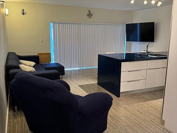 3rd image of 505 NE 20th Avenue #101