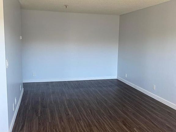 5th image of 13930 S Chadron Ave #311