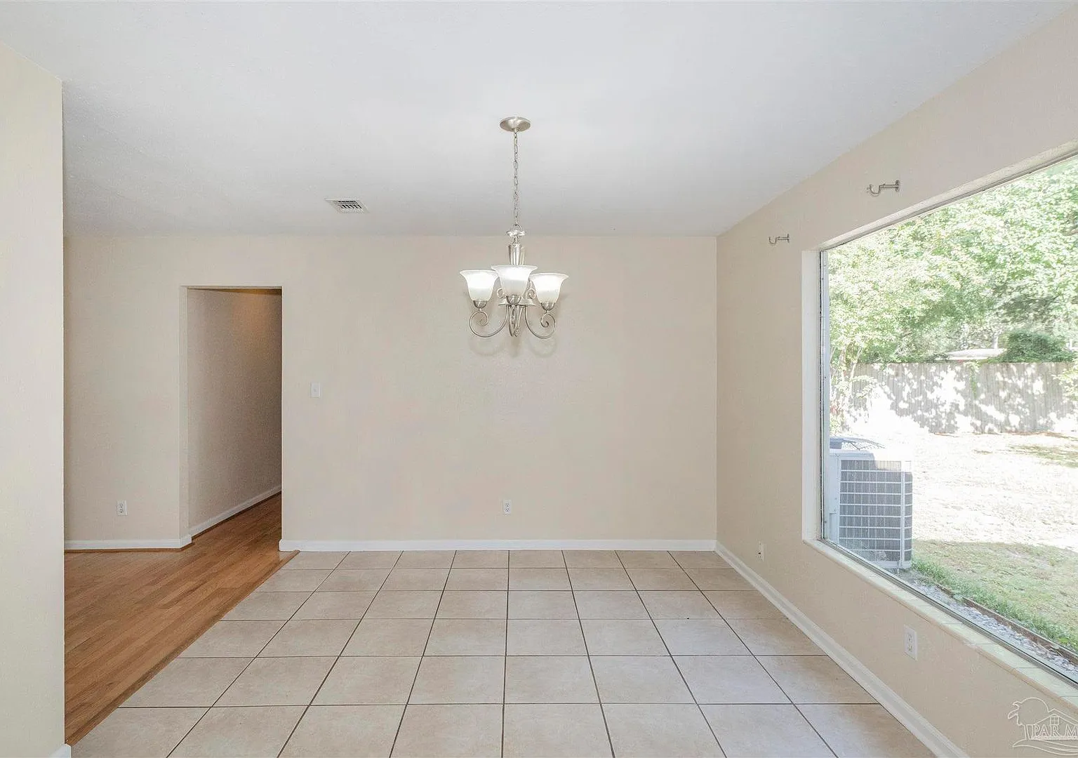Delightful 3 Bedroom 2 Bath ranch style home for Rent with Bonus Room! — Photo 2
