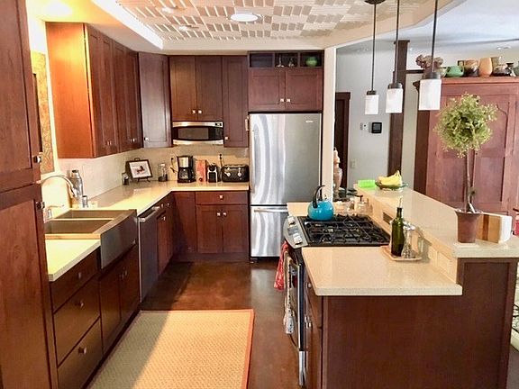 Another view of kitchen