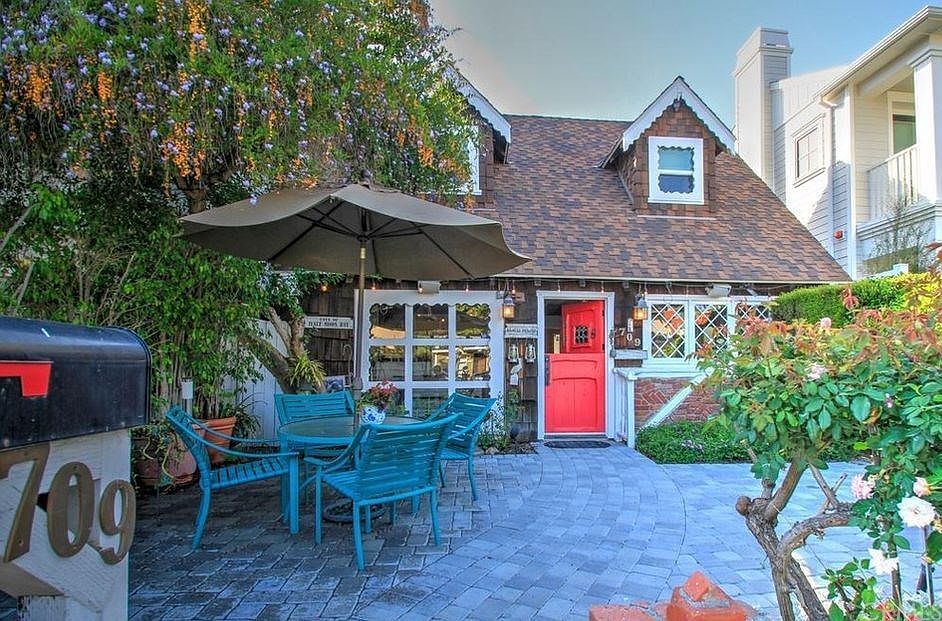 1st image of 709 Larkspur Ave