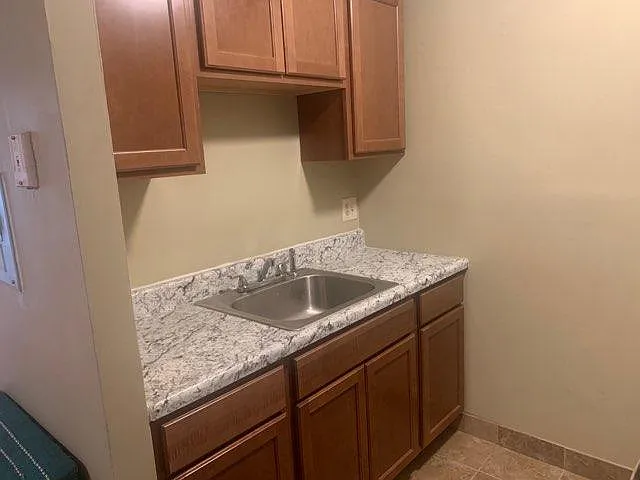 212 E Clifton Ave #10