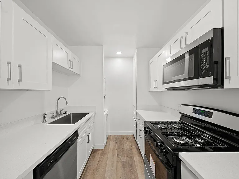 835-845 Glenway Dr. — Photo 17
