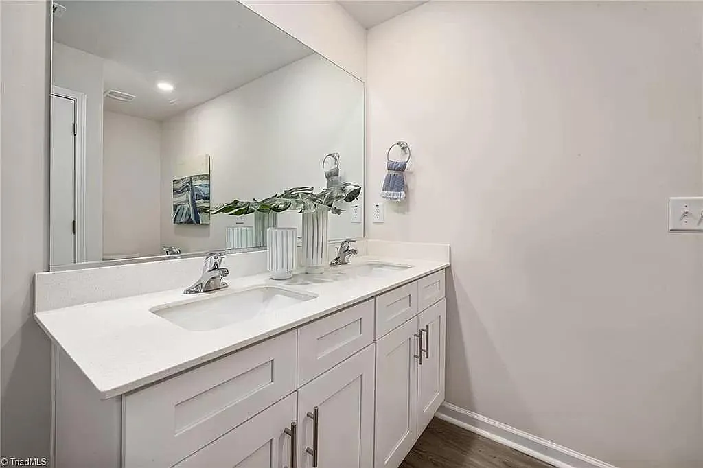 3 bed, 2.5 bath, 1416 sqft, $1,790 — Photo 4