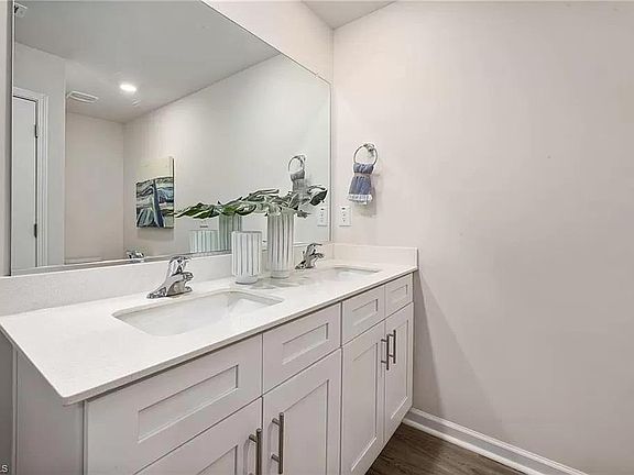 4th image of 1115 Evelynnview Ln