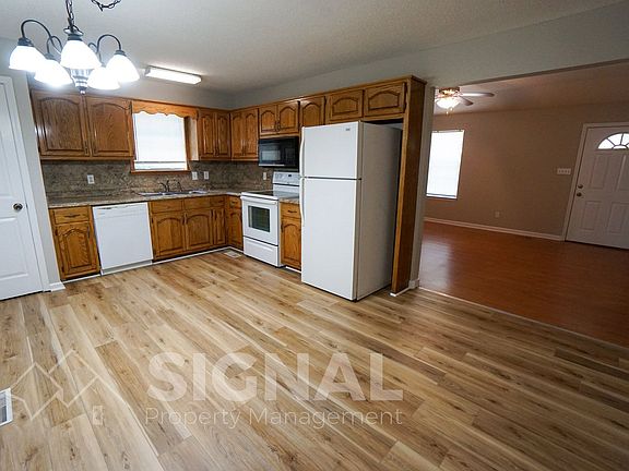 5th image of 617 Ozark Ct