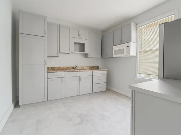 92 Warner Avenue image 6 of 16