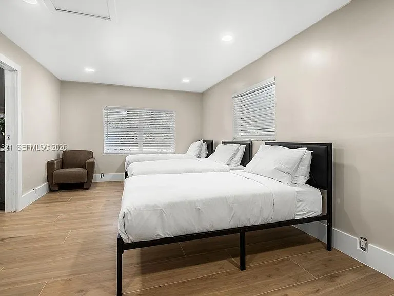 736 Prosperity Farms Rd — Photo 9
