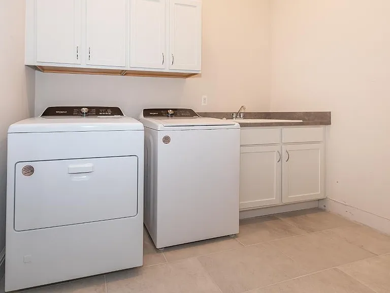 7488 Gramercy Cir — Photo 37