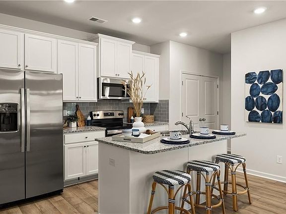 4th image of 4715 Fairfax Dr