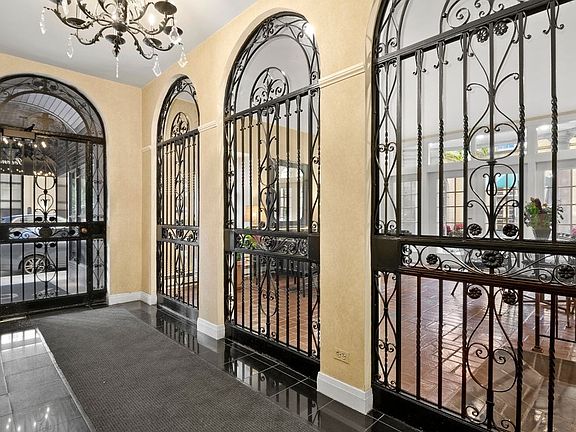 MAIL ROOM, ENTRY