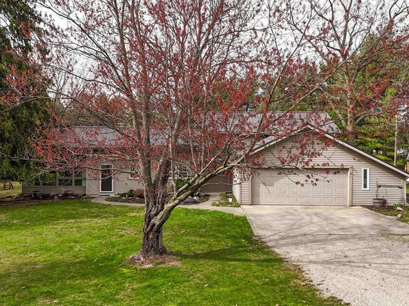 902 Saint Felix Dr, Huntington, IN 46750