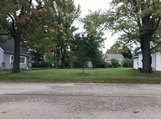 Law St, New London, WI 54961