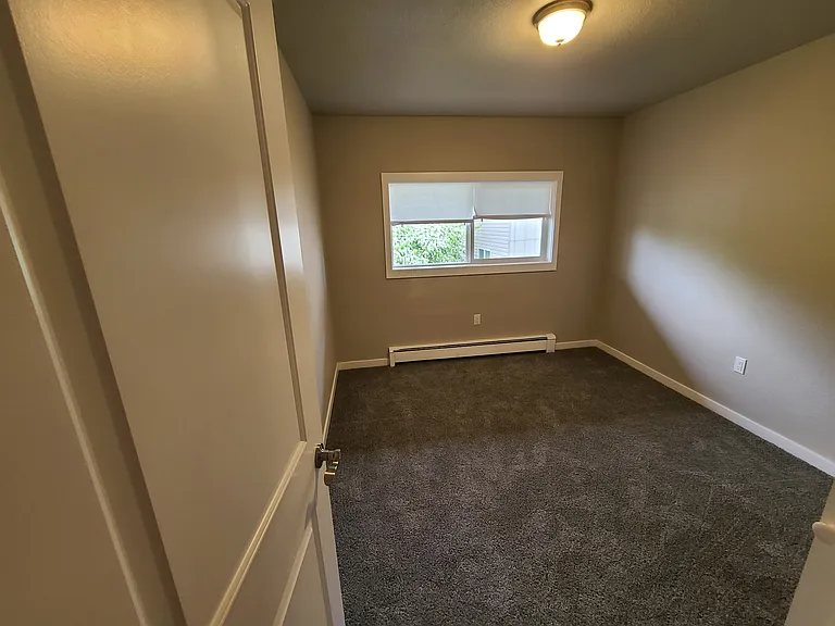 2810 W Northern Lights Blvd — Photo 13