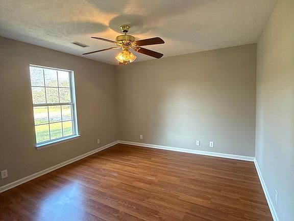4th image of 307 Jonathan Way