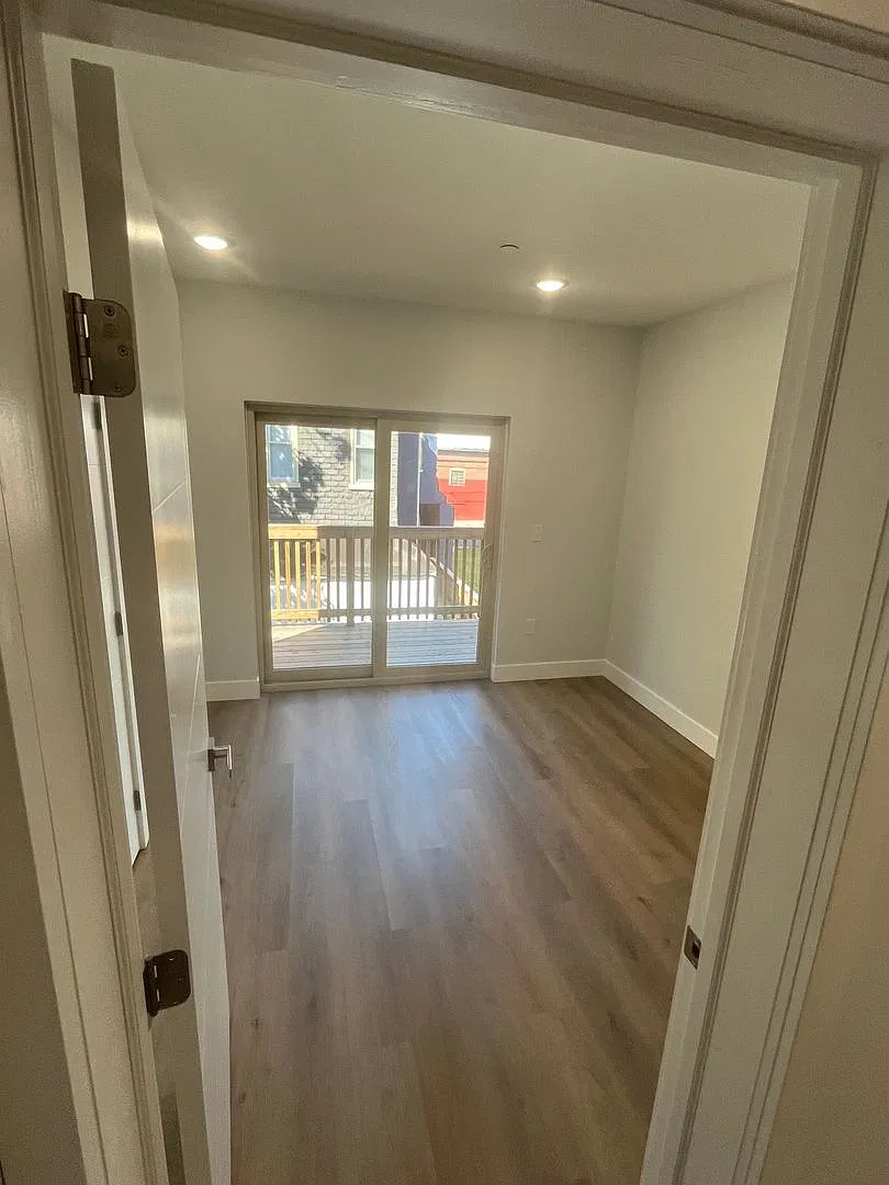 2240 N Franklin st — Photo 4