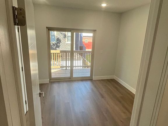 4th image of 2240 N Franklin St #2