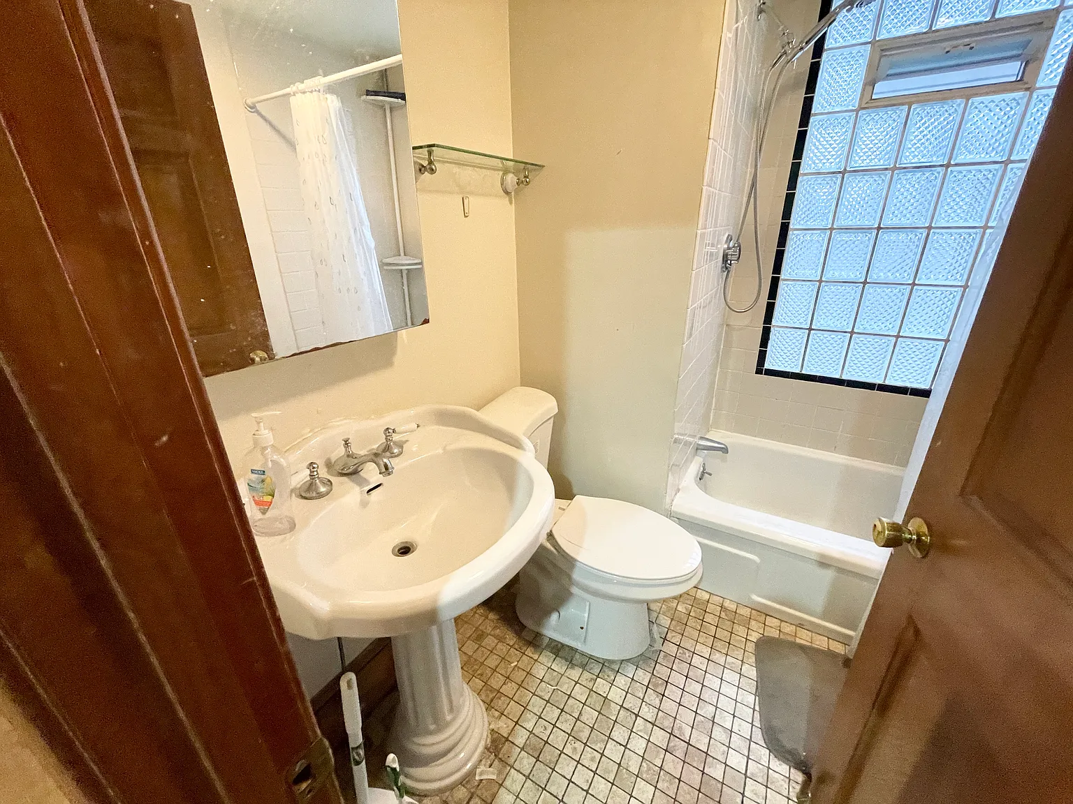 2 bed, 800 sqft, $3,800 — Photo 4