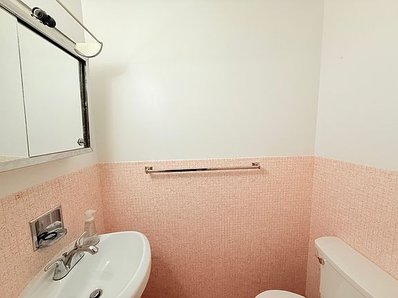 5th image of 516 McLean Ave Floor 1