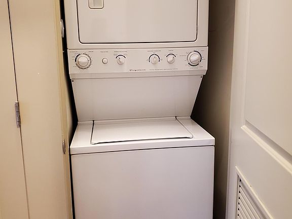 5th image of 1956 W Bradley Pl NE #2E