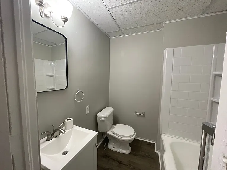 1053 Washington Ave — Photo 11