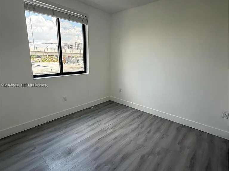 853 E 24th St #403 — Photo 7