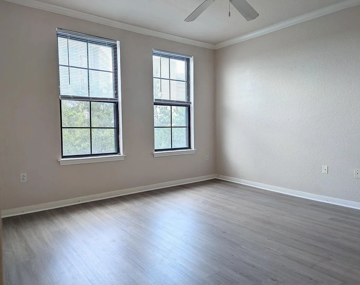 1x1 New wood-look vinyl plank flooring throughout! — Photo 3