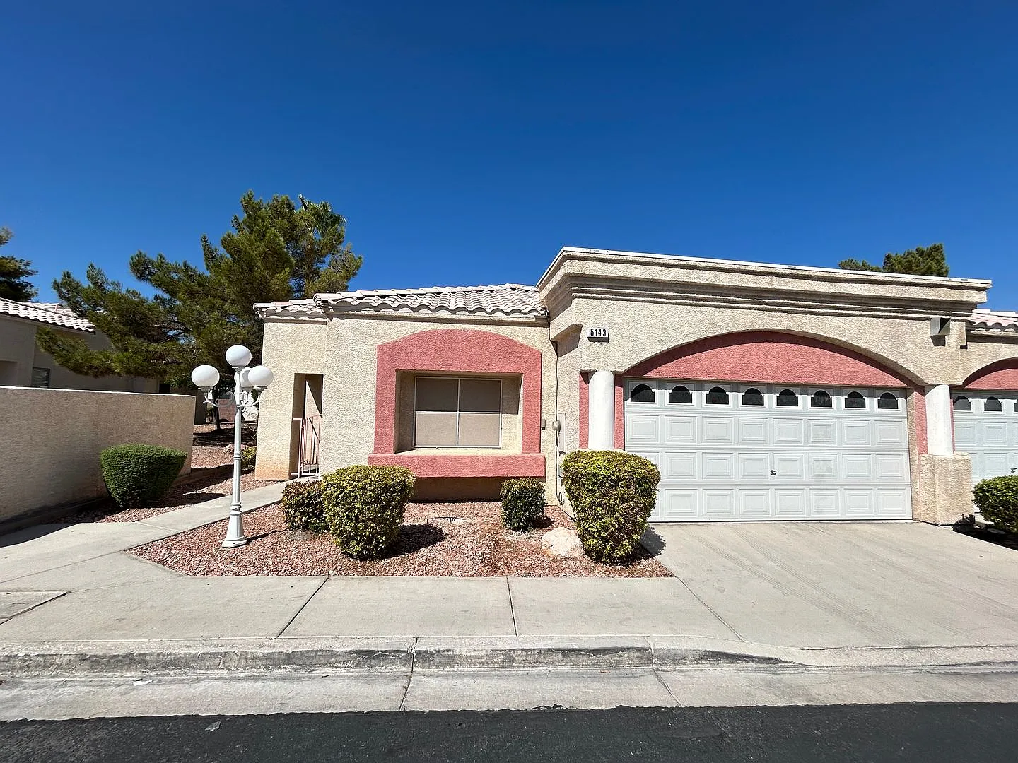 Single Story 3-Bed 2-Bath Townhouse! — Photo 1