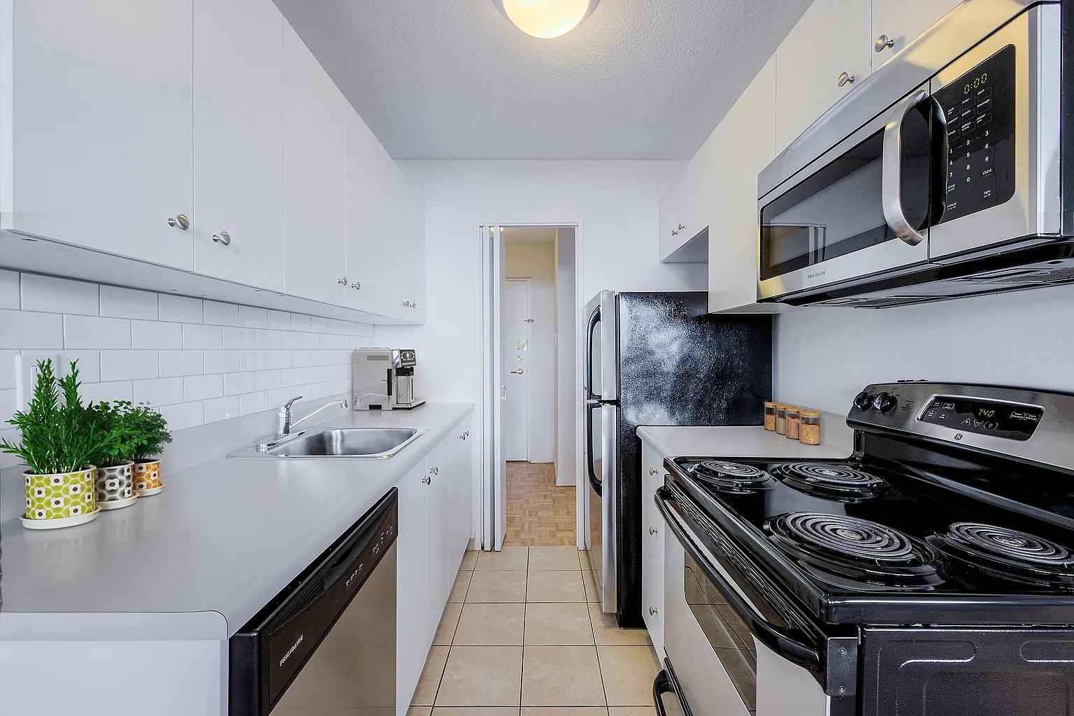 25 Cosburn Ave #1471783 photo 1