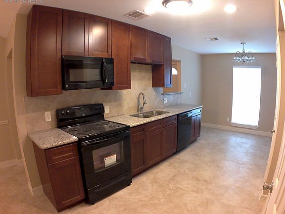 Granite counters, w/ New appliances, 42_ cabinets!