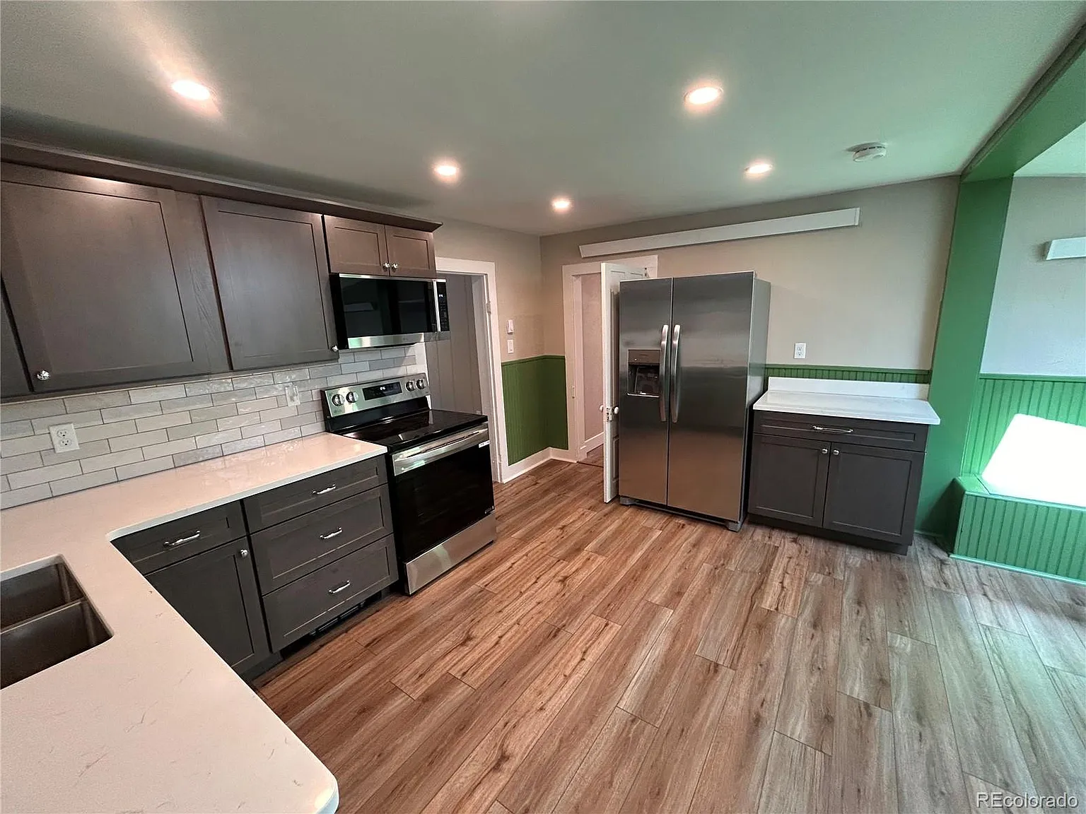 2 bed, 944 sqft, $2,500 — Photo 3